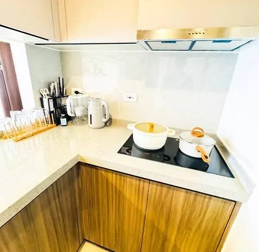 Luxury Near Of Dreams, Solaire, Naia, And Moa - Of Bridge Apartment Manila