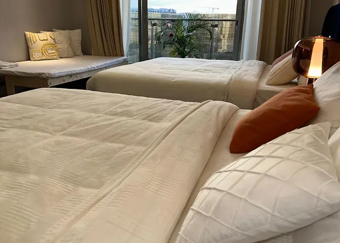 Apartment Luxury Near Of Dreams, Solaire, Naia, And Moa - Of Bridge